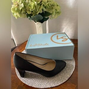 NWT - SHOES- Life Stride, soft system black 3 inch heels 👠 size 10